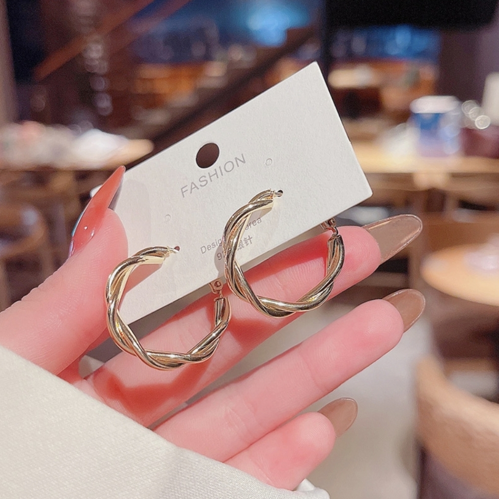UHAVIT Fashion Jewelry Twist Circle Simple Design Earrings